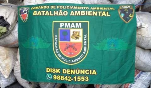 Polícia apreende caminhão carregado de carvão irregular em Manaus