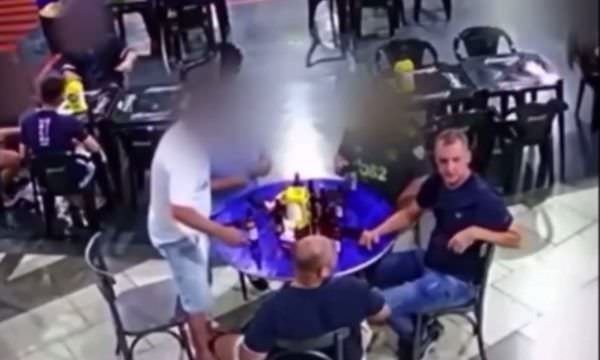 Policial penal ‘mexe’ com jovem, leva bebida na cara e parte para agressão; assista