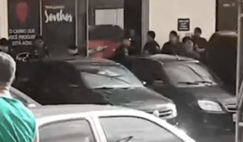 Policial tenta se despedir da família enquanto agoniza após levar tiro na cara; veja vídeo