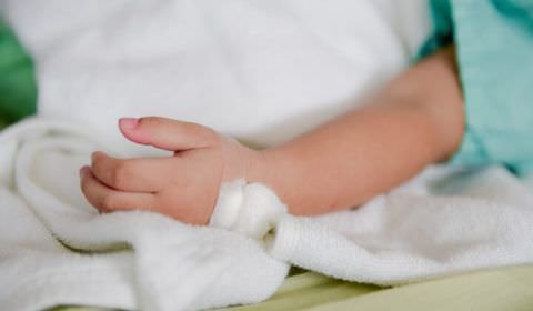 Revoltante: pai abusava do filho de 1 ano com leucemia durante tratamento em UTI