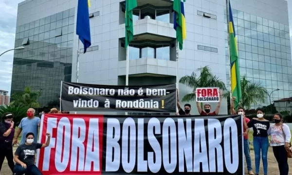 Rondônia: PRF manda manifestantes abaixarem cartazes críticos a Bolsonaro