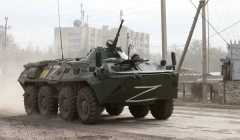Rússia fala em “libertar o povo” após sitiar Kiev e aumentar ataques