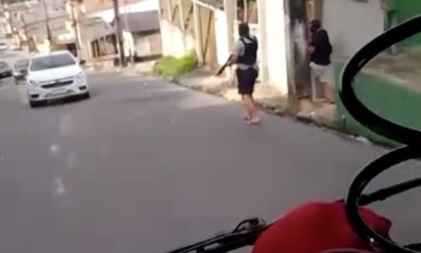 SSP se pronuncia após vídeo de homens armados com fuzis em rua de Manaus