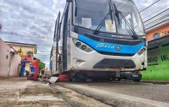 Suspeito de assalto morre atropelado por ônibus em Manaus