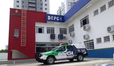 Urgente: adolescente leva cadeirada do pai por não pegar bebida na geladeira em Manaus
