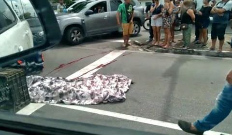 URGENTE: mulher é atropelada por motocicleta no Japiim; vídeo 