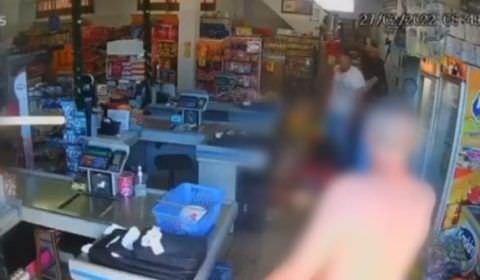 Urgente: veja momento que filho mata pai com golpes de terçado; VÍDEO