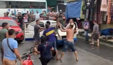Veja vídeo: Suspeito de cometer arrastões é agredido por populares no bairro Jorge Teixeira