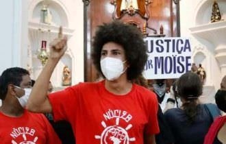 Vereador do PT comanda invasão a igreja durante missa
