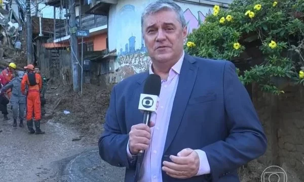 Vídeo: apresentador da Globo chora ao relatar tragédia em Petrópolis