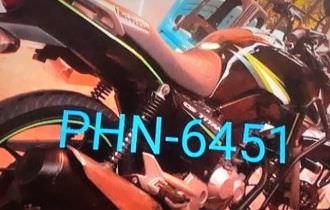 Vídeo: Casal tem moto roubada por dupla ao sair de banco em Manaus