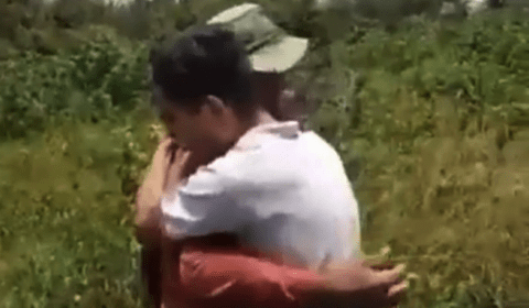 Vídeo: filho vai à roça e chora ao avisar o pai que passou em medicina