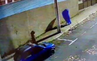 Vídeo mostra casal saindo de carro onde homem foi morto no Centro de Manaus