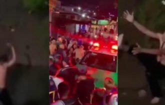 VÍDEOS: moradores capturam ladrão escondido em igarapé de Manaus