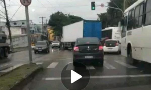 Veja vídeo: Grave acidente no trânsito em Manaus