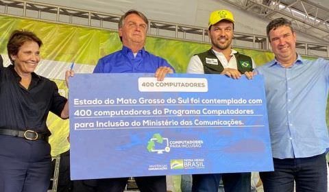Presidente entrega títulos de propriedade rural em Mato Grosso do Sul