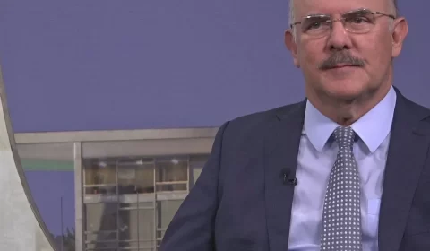 À CNN, Ribeiro nega que Bolsonaro tenha pedido para favorecer pastores e diz que fica no cargo