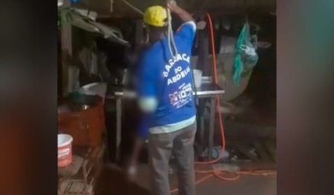 Abominável: avô amarra o próprio neto e o chicoteia violentamente; veja vídeo