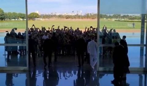Aniversário de Bolsonaro chega entre os assuntos mais comentados nas redes