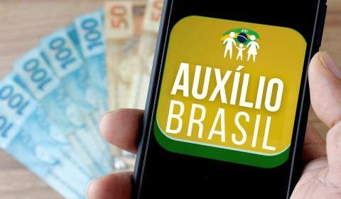 Beneficiários com NIS final 3 recebem hoje Auxílio Brasil