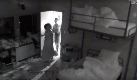 BBB22: Linn e Jessi flagram Natália e Eliezer transando no quarto