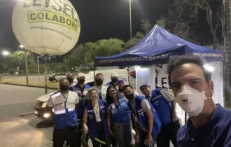 BBB22: Tadeu Schmidt é parado na Lei Seca e faz selfie com agentes