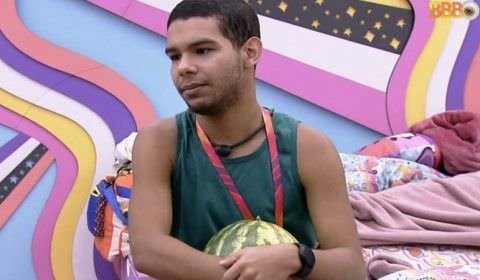 BBB22: Vyni tenta driblar desafio do Monstro e leva puxão de orelha da produção