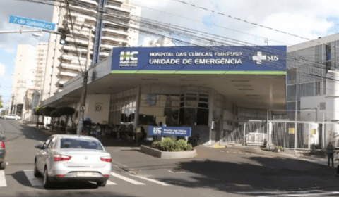 Bebê morre após ingerir soda cáustica enquanto avô limpava calçada; veja