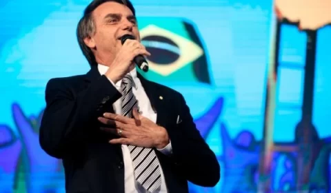 Bolsonaro afirma que quer “entregar bastão da Presidência” e “pescar”