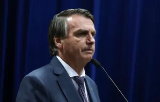 Ao perdoar Silveira, Bolsonaro comete crime de responsabilidade, diz jurista