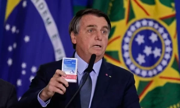 Bolsonaro sanciona lei que autoriza SUS a receitar medicamento sem aval da Anvisa