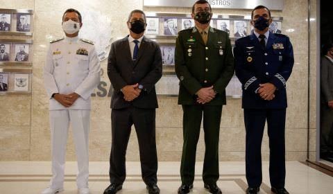 Bolsonaro tenta ampliar influência no Exército em ano eleitoral