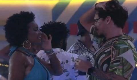 Bomba: Natália provoca Eli durante festa: 'depois da minha sentada você vai ficar molinho'