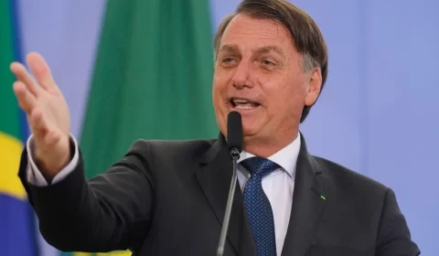 PF abre inquérito para apurar fala de Bolsonaro sobre vacina e Aids