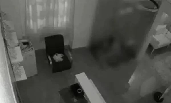 Casal invade loja e aproveita para ‘rapidinha’ durante madrugada. VEJA VÍDEO