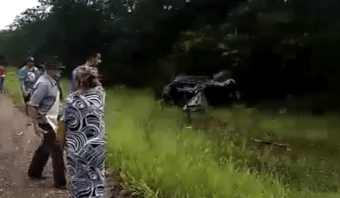 Cenas fortíssimas: grave acidente deixa corpos espalhados na estrada