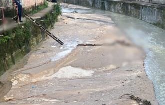 Corpo que teve cabeça arrancada é encontrado em rip rap de Manaus; veja vídeo