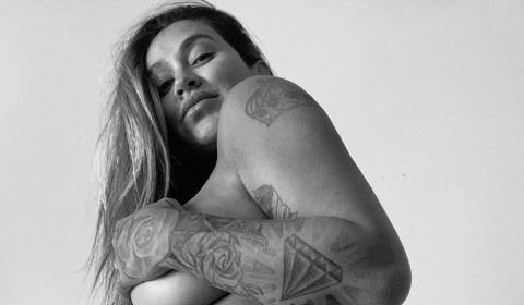 Dani Bolina faz ensaio nu com 36 semanas de gestação