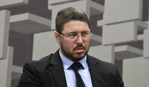 De volta a cena, vice-governador do Amazonas quer processar Bolsonaro