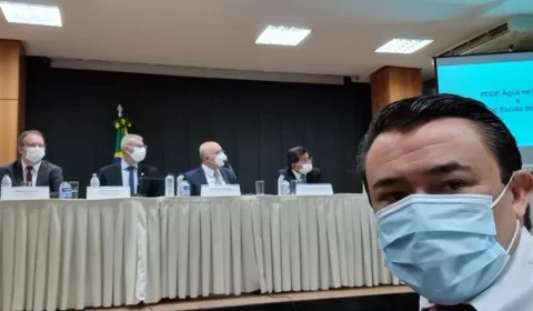 Ele pediu para eu comprar mil bíblias”, diz prefeito sobre pastor que prometeu liberar verba do MEC