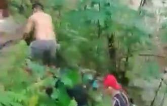 Em Manaus, moradores tentam resgatar crianças que caíram em córrego (veja o vídeo)