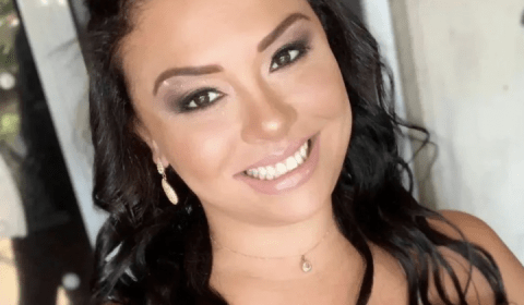 Empresária quase fica cega durante alongamento de cílios em salão luxuoso; veja vídeo