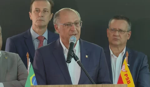 Ex-adversário de Lula, Alckmin se filia ao PSB e abre espaço para ser vice do petista