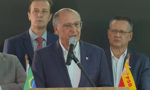 Ex-adversário de Lula, Alckmin se filia ao PSB e abre espaço para ser vice do petista