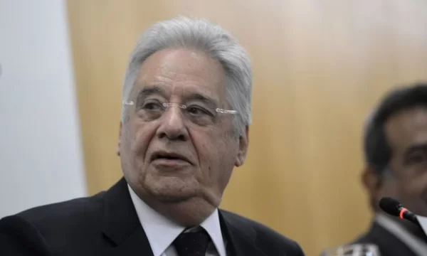 Ex-presidente FHC terá de passar por cirurgia, diz hospital