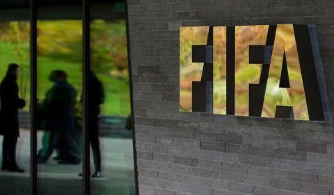 Fifa permite que estrangeiros suspendam contratos com clubes ucranianos e russos
