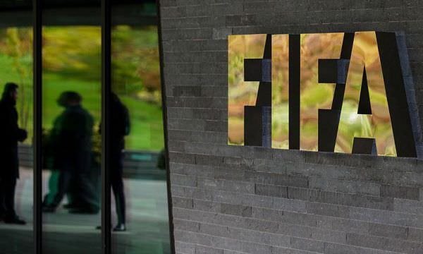 Fifa permite que estrangeiros suspendam contratos com clubes ucranianos e russos