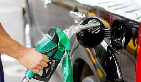 Gasolina volta a subir nos postos após 5 semanas de queda, diz ANP