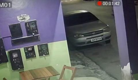 Homem leva “carinho” da população, após roubar mototaxista no Zumbi; veja o vídeo