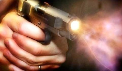 Homem se nega a mostrar mensagens do celular e é baleado pela esposa